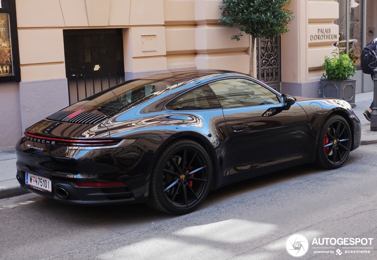 Porsche 992 Carrera 4S