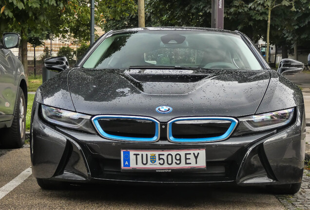 BMW i8