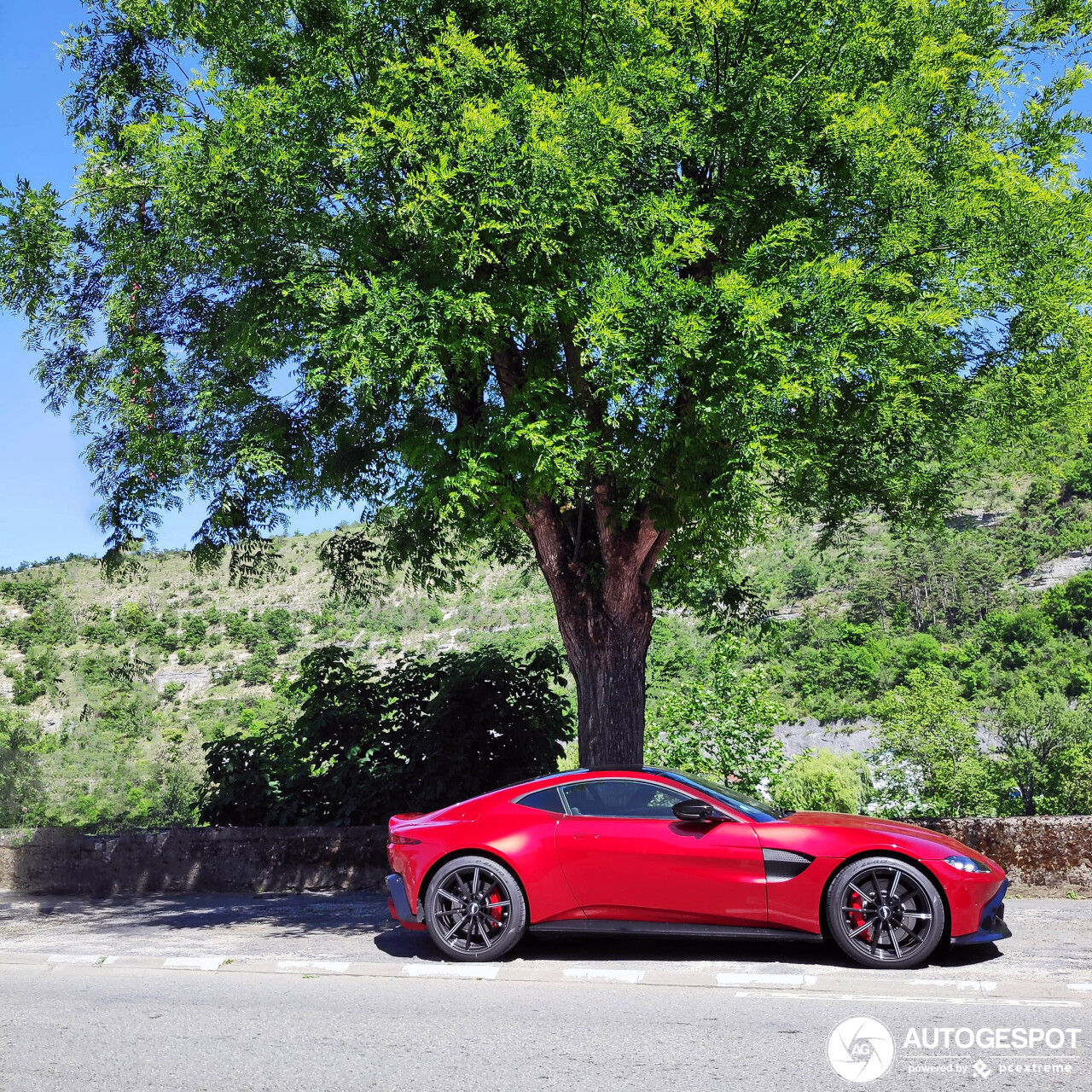 Aston Martin V8 Vantage 2018