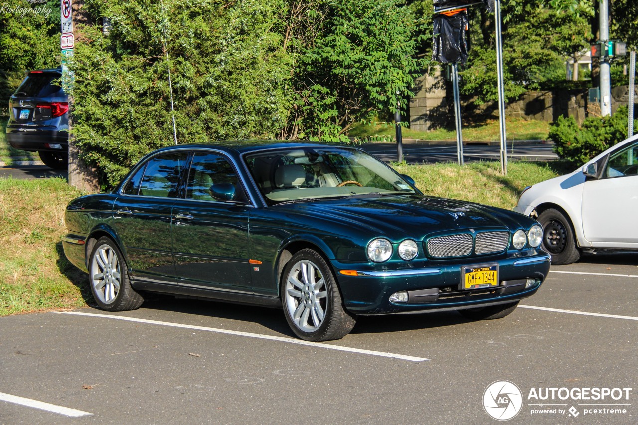 Jaguar XJR