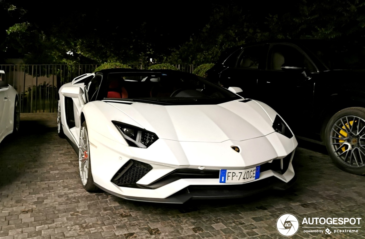 Lamborghini Aventador S LP740-4 Roadster