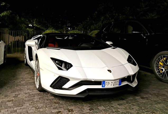 Lamborghini Aventador S LP740-4 Roadster