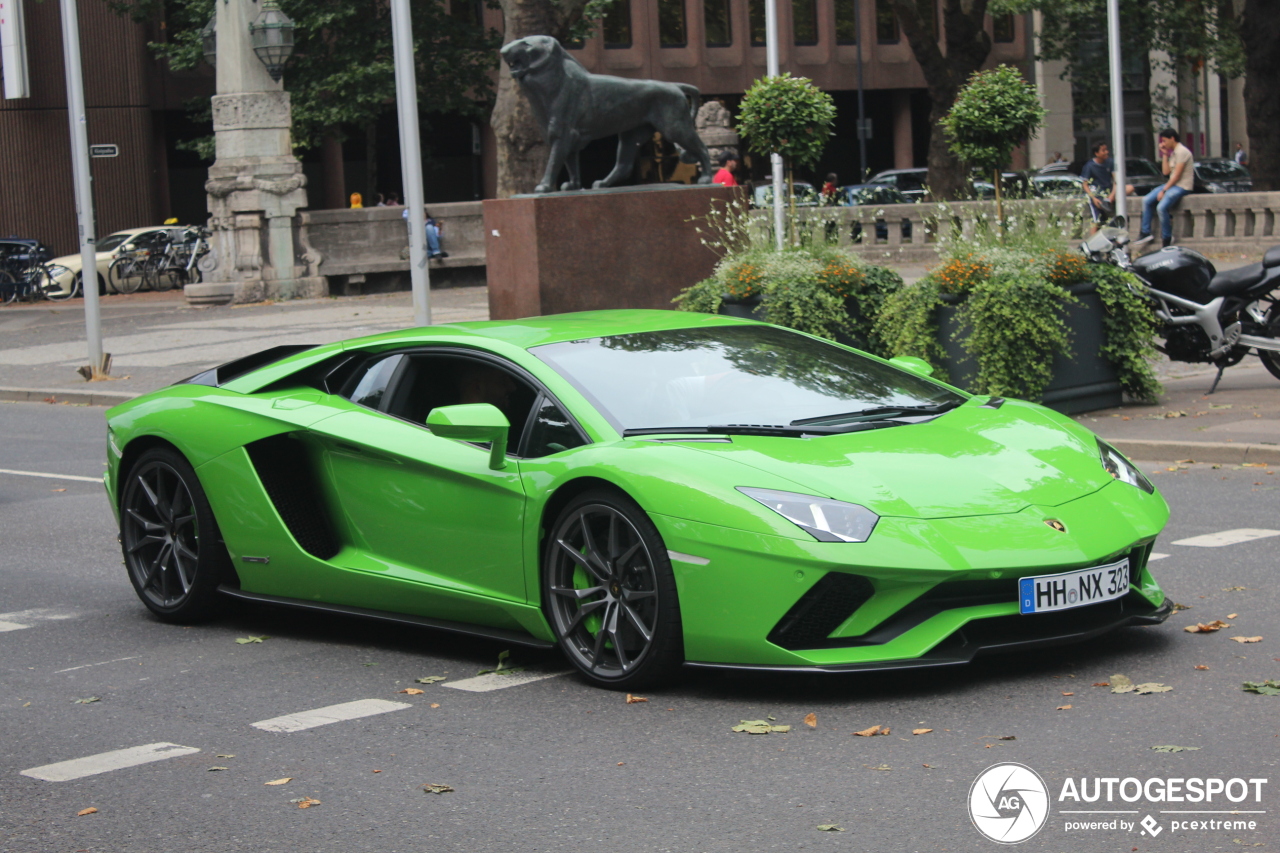 Lamborghini Aventador S LP740-4