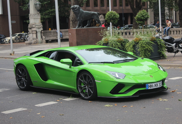 Lamborghini Aventador S LP740-4