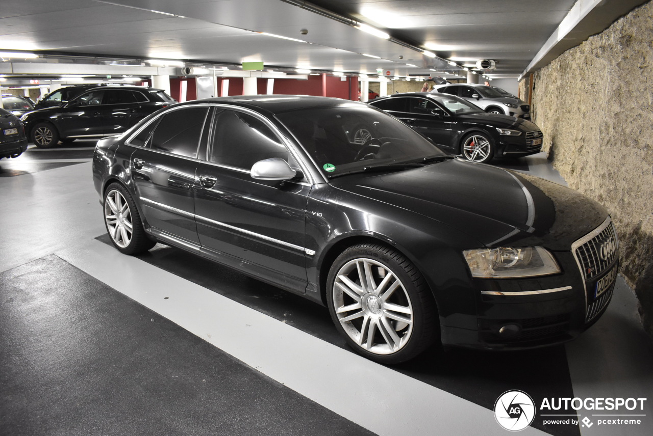 Audi S8 D3