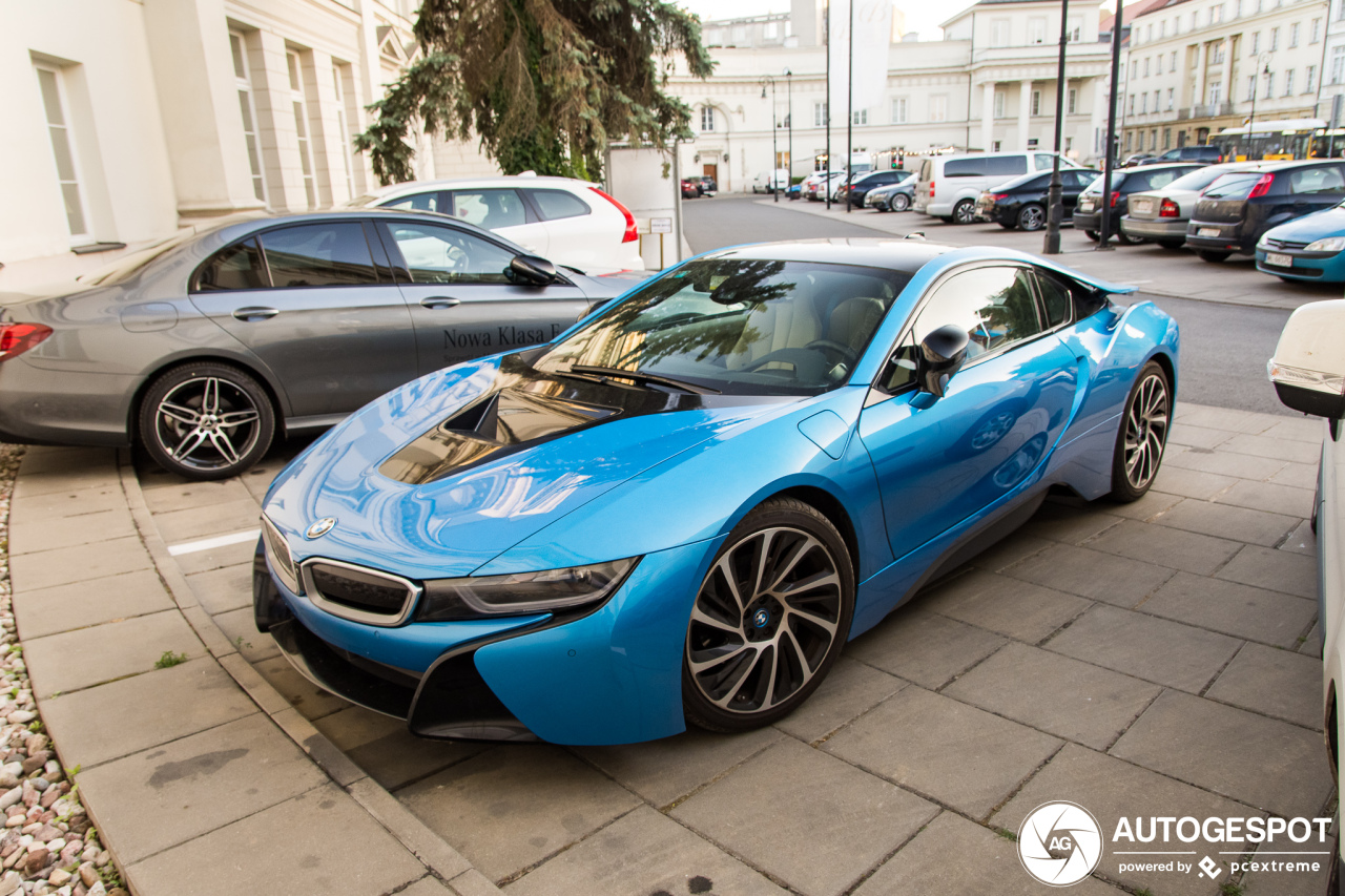 BMW i8