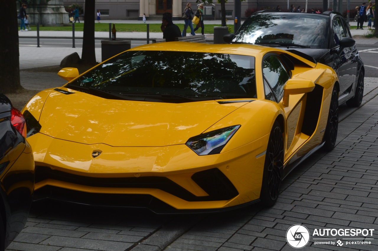 Lamborghini Aventador S LP740-4