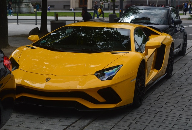 Lamborghini Aventador S LP740-4