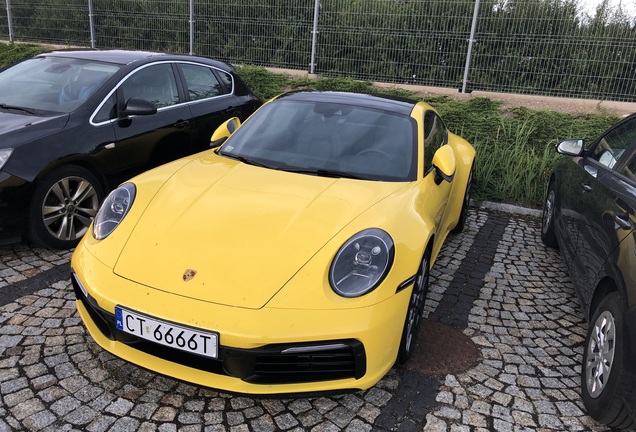 Porsche 992 Carrera 4S