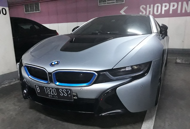 BMW i8