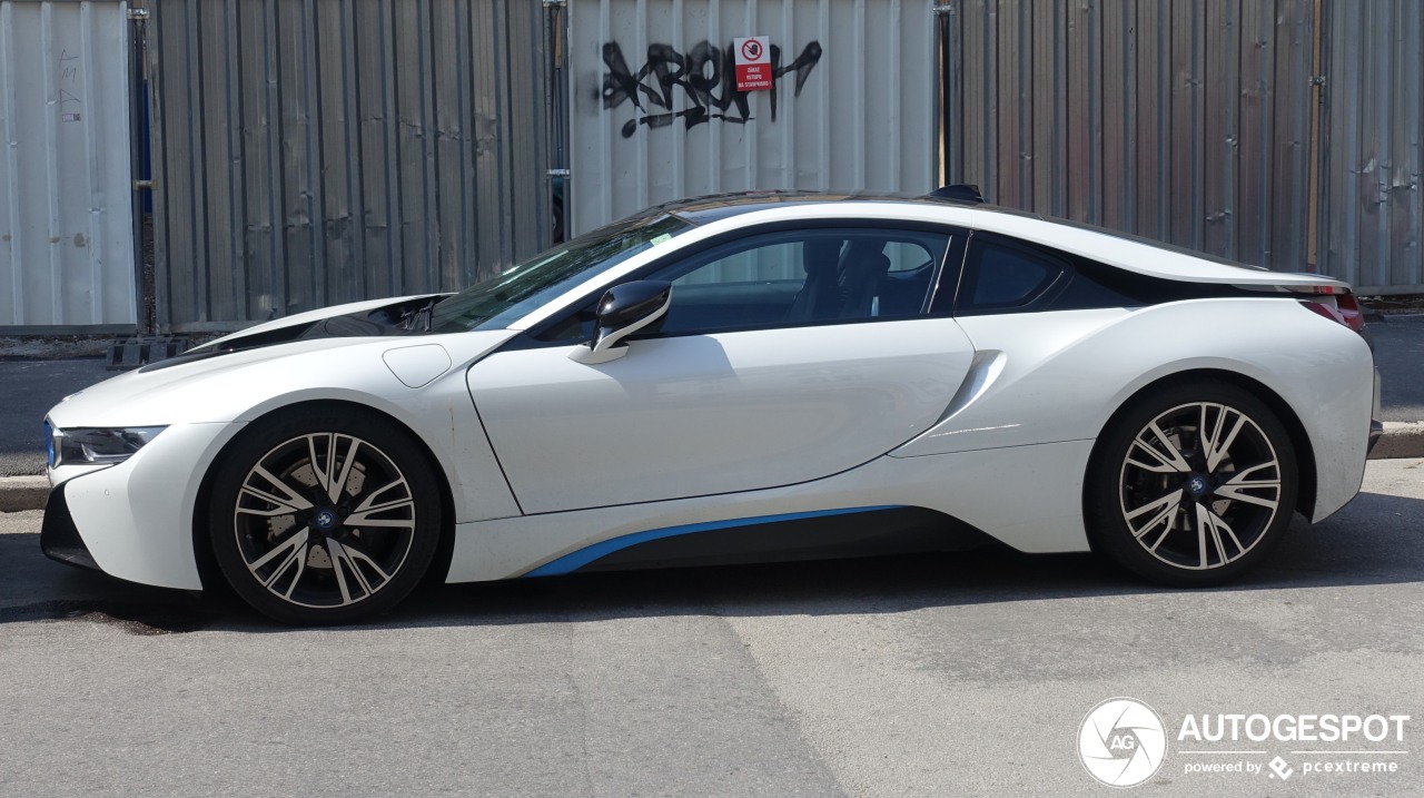 BMW i8