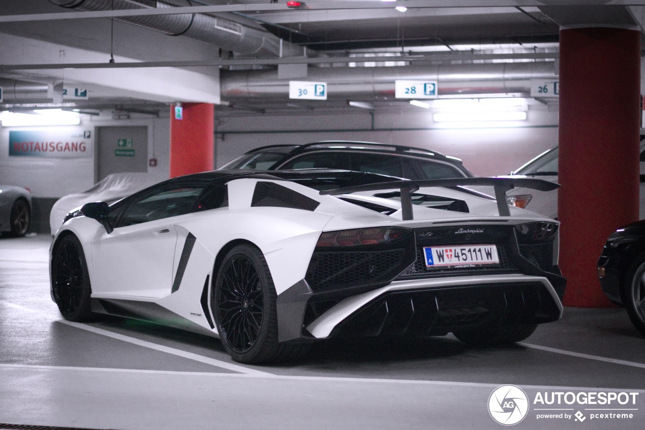 Lamborghini Aventador LP750-4 SuperVeloce Roadster