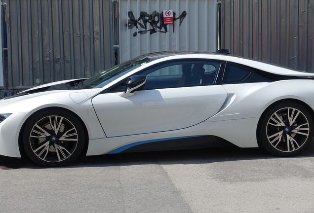 BMW i8