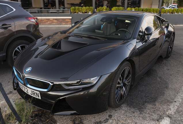 BMW i8