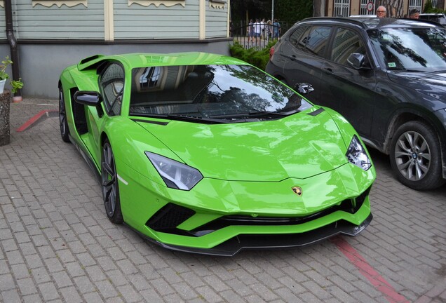 Lamborghini Aventador S LP740-4