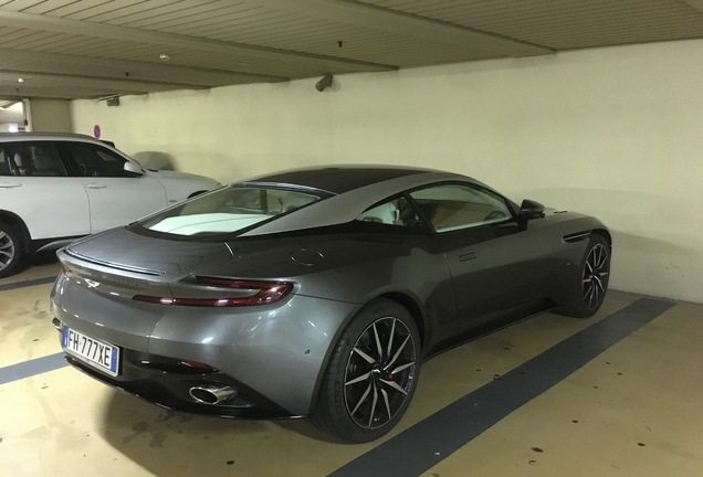 Aston Martin DB11