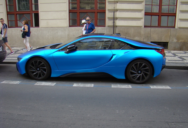 BMW i8