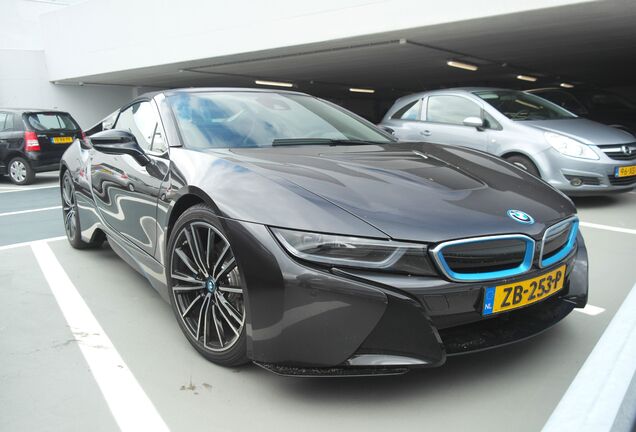 BMW i8 Roadster