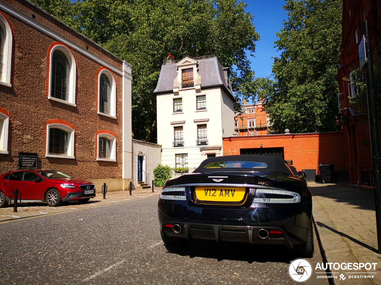 Aston Martin DBS Volante