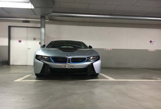 BMW i8