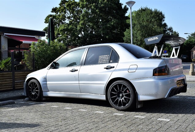 Mitsubishi Lancer Evolution IX FQ-320