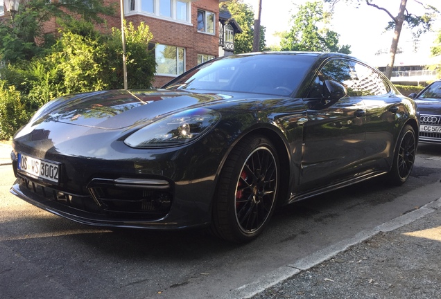 Porsche 971 Panamera Turbo