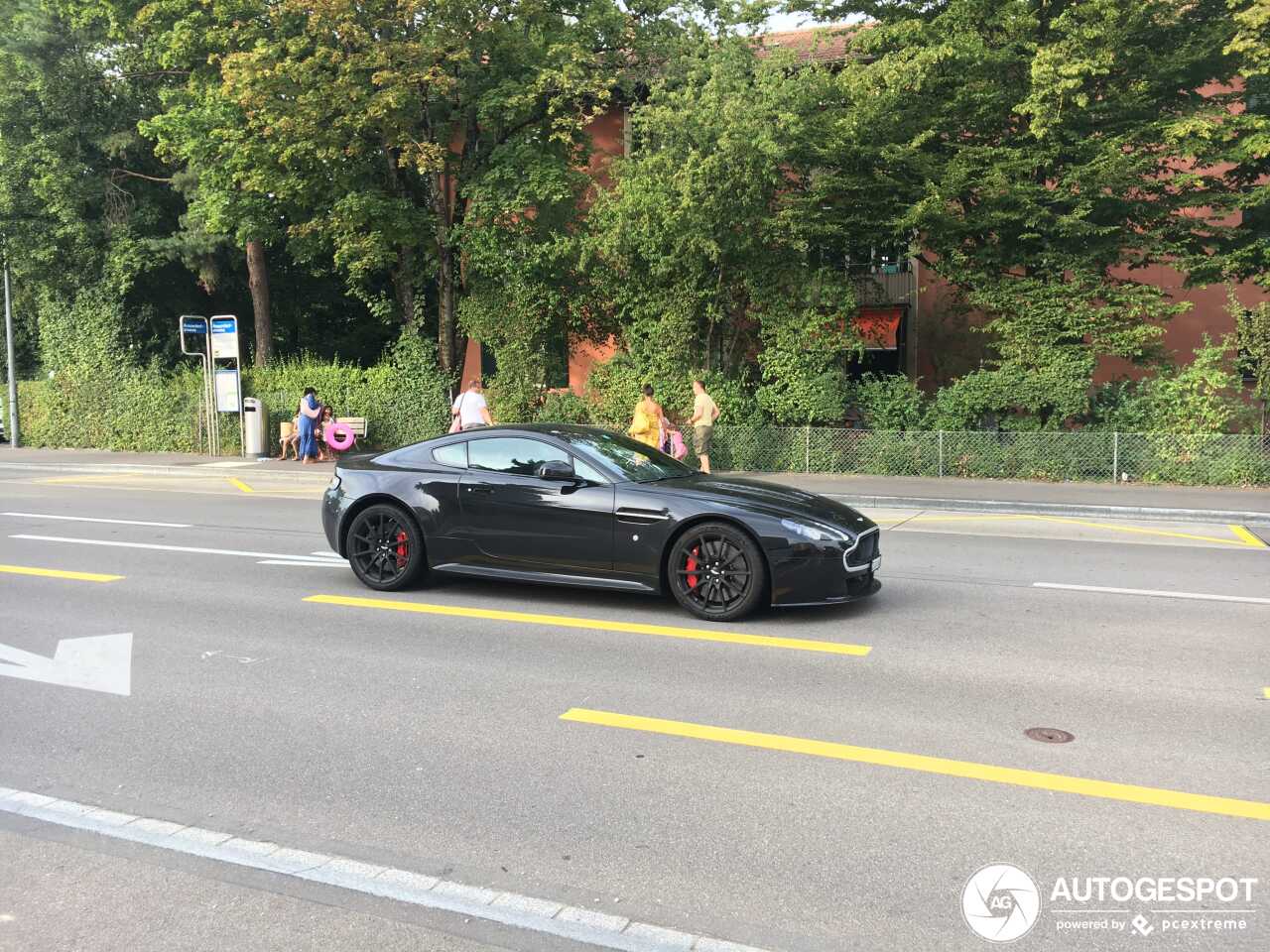 Aston Martin V12 Vantage S