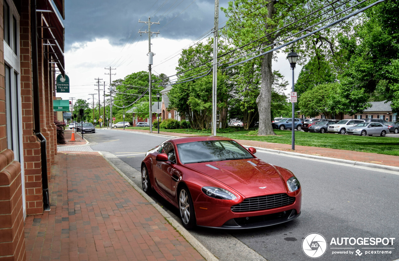 Aston Martin V8 Vantage 2012