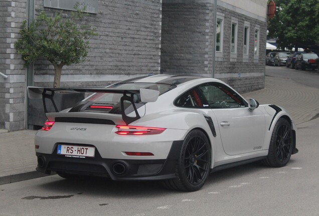 Porsche 991 GT2 RS Weissach Package