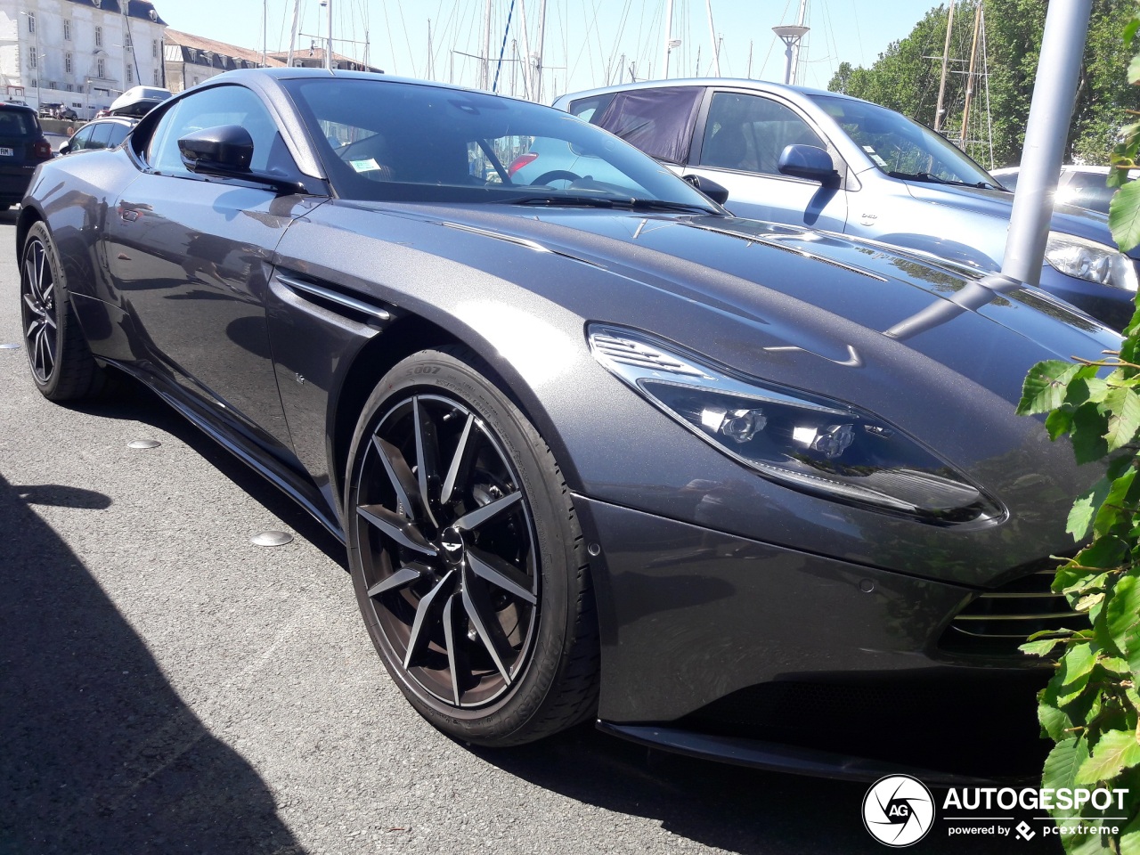 Aston Martin DB11