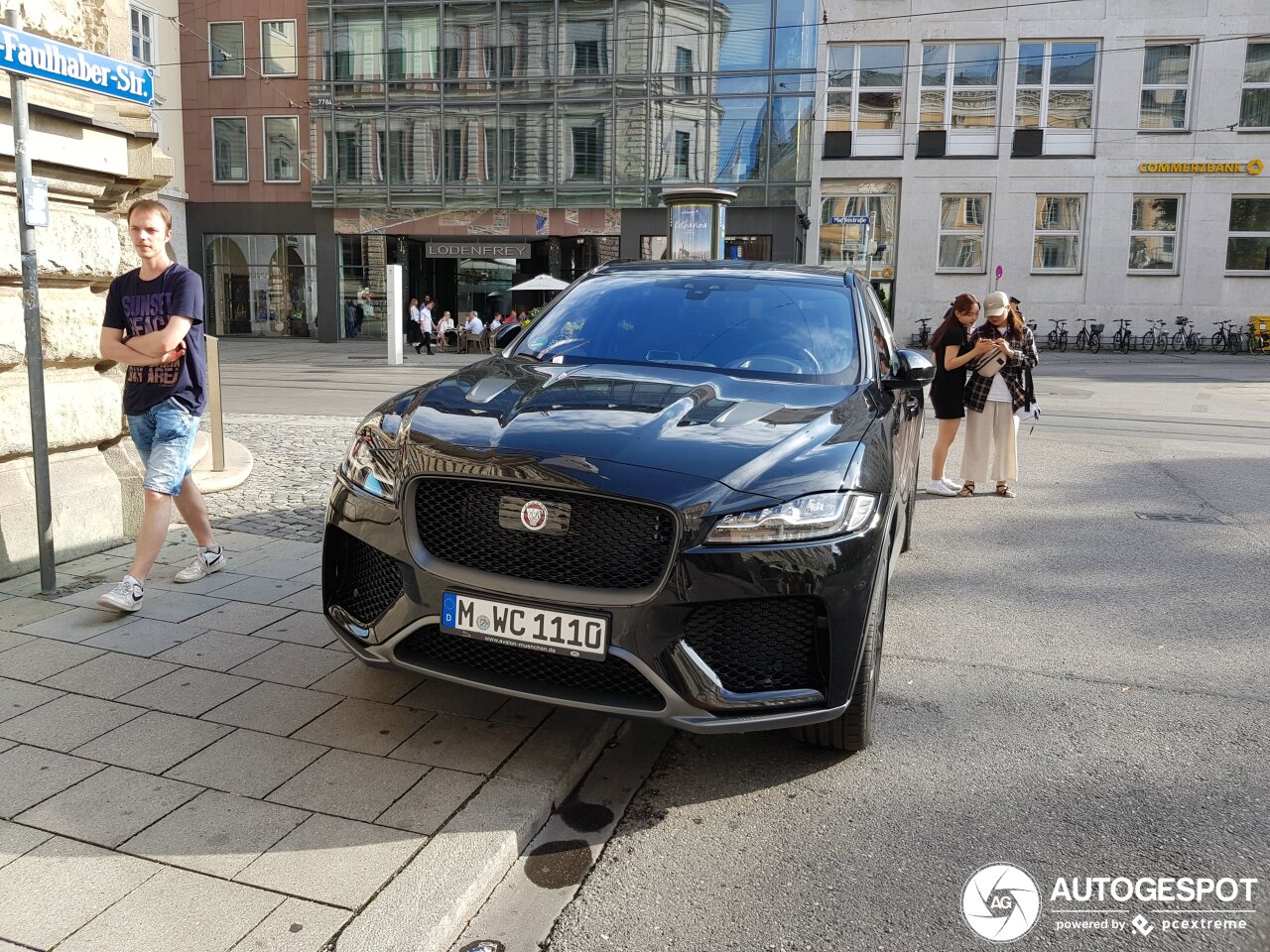 Jaguar F-PACE SVR