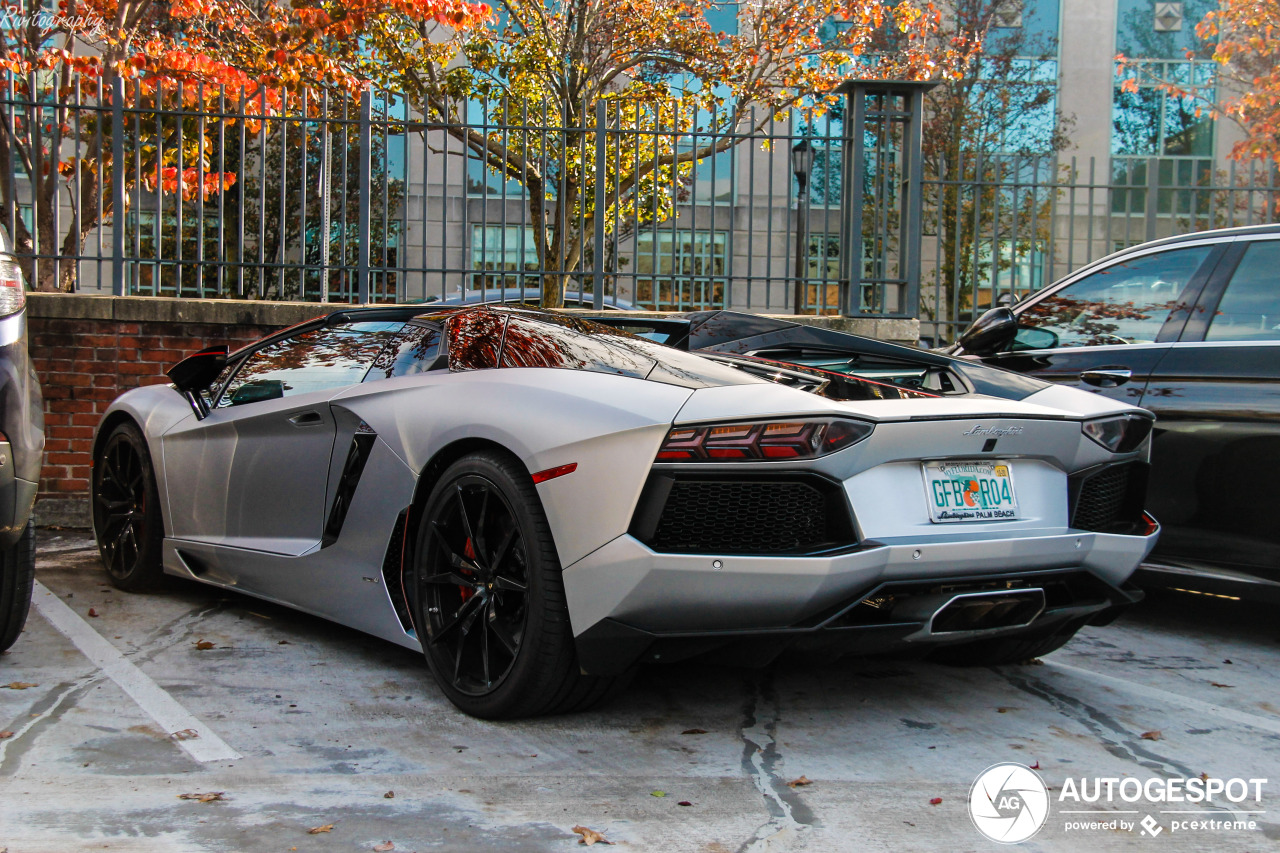 Lamborghini Aventador LP700-4 Roadster Pirelli Edition