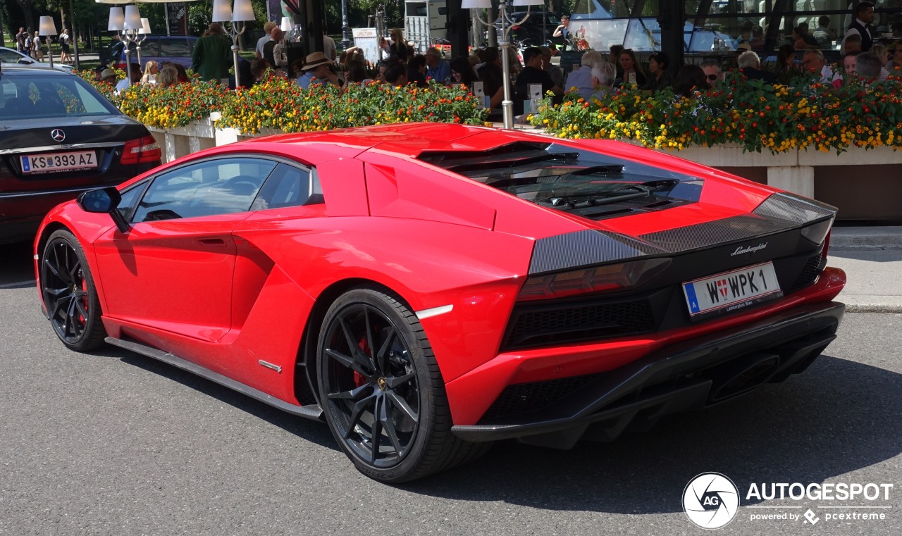 Lamborghini Aventador S LP740-4