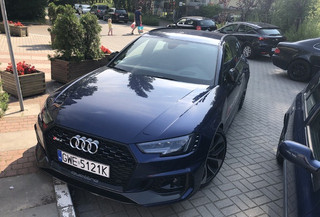 Audi RS4 Avant B9