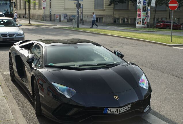 Lamborghini Aventador S LP740-4 Roadster