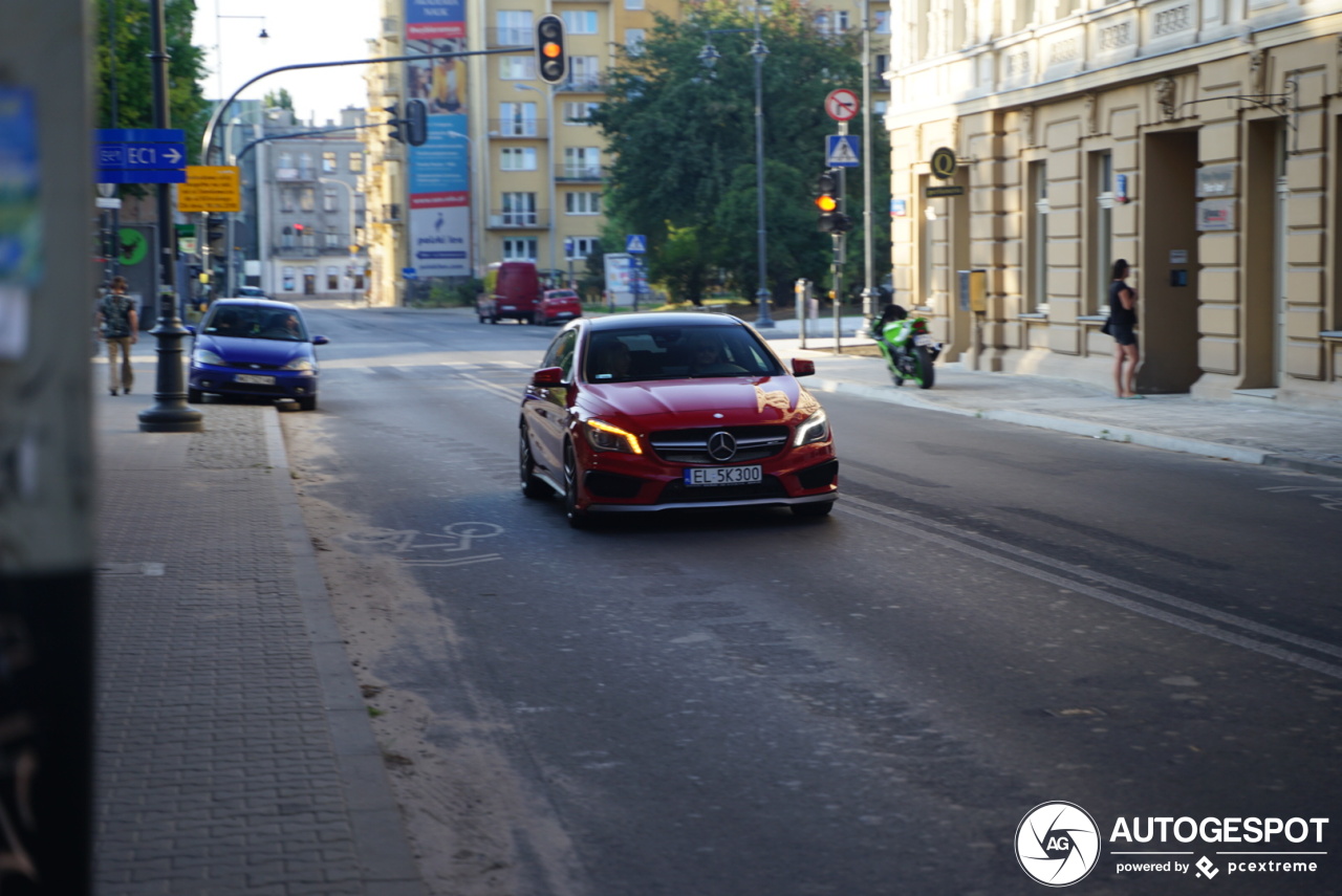 Mercedes-AMG CLA 45 Shooting Brake X117