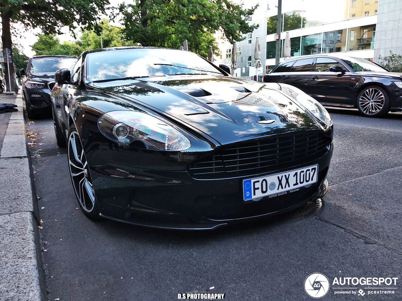 Aston Martin DBS Carbon Black Edition