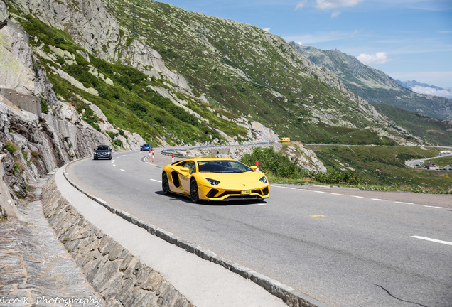 Lamborghini Aventador S LP740-4