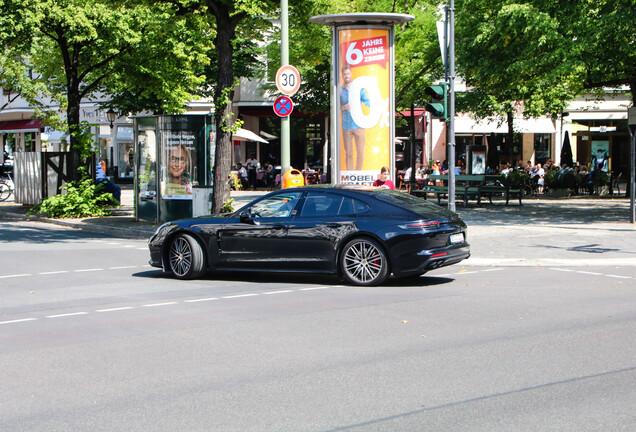 Porsche 971 Panamera Turbo