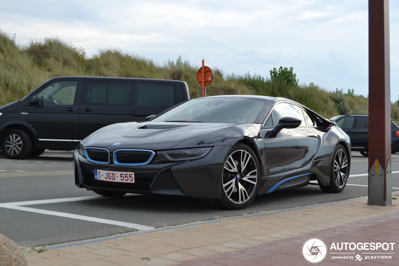 BMW i8