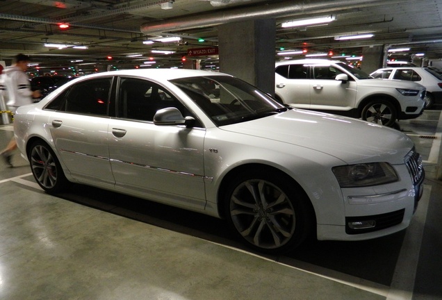 Audi S8 D3