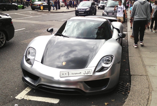 Porsche 918 Spyder Weissach Package