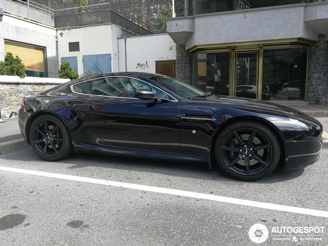 Aston Martin V8 Vantage