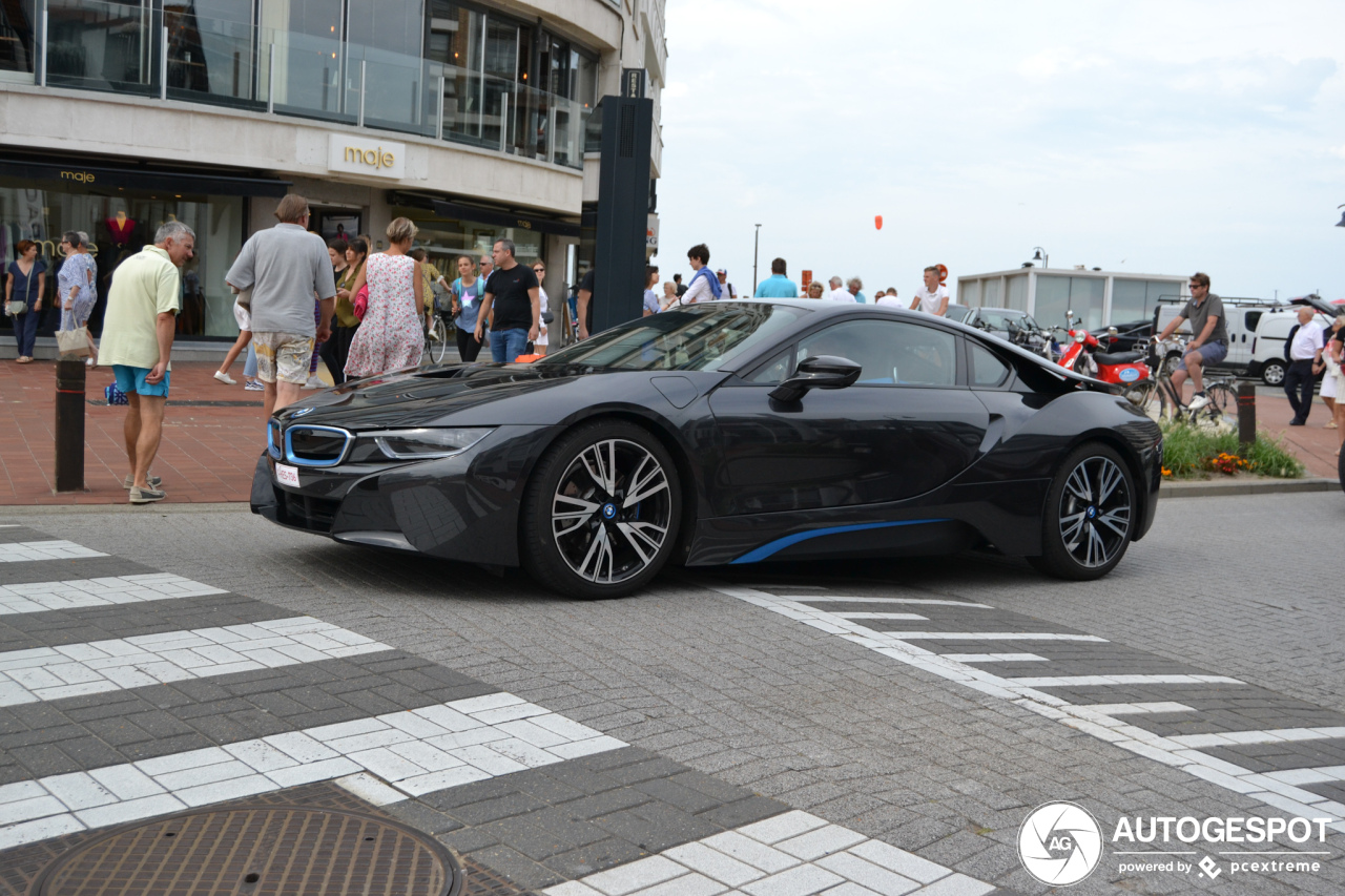 BMW i8