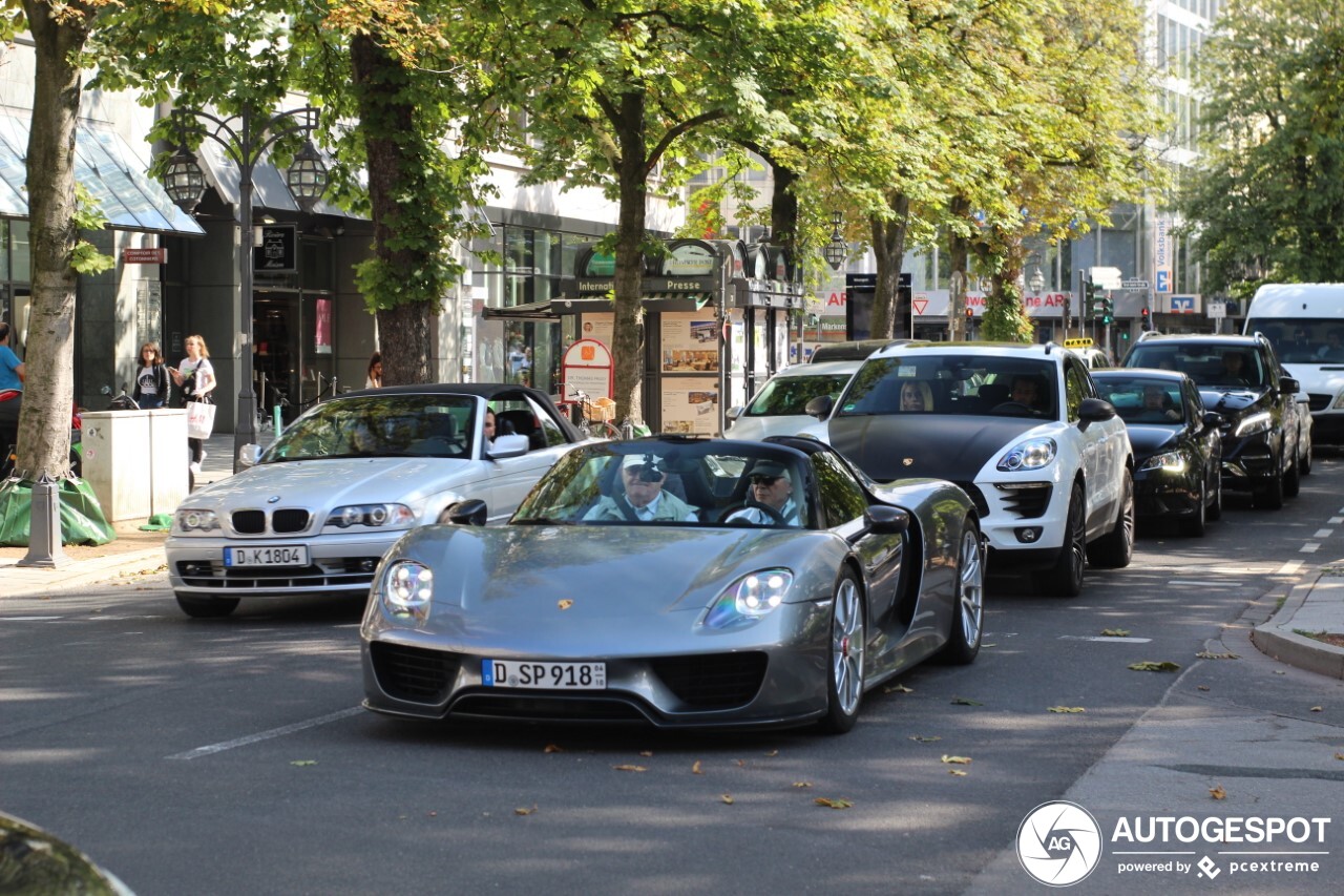 Porsche 918 Spyder Weissach Package