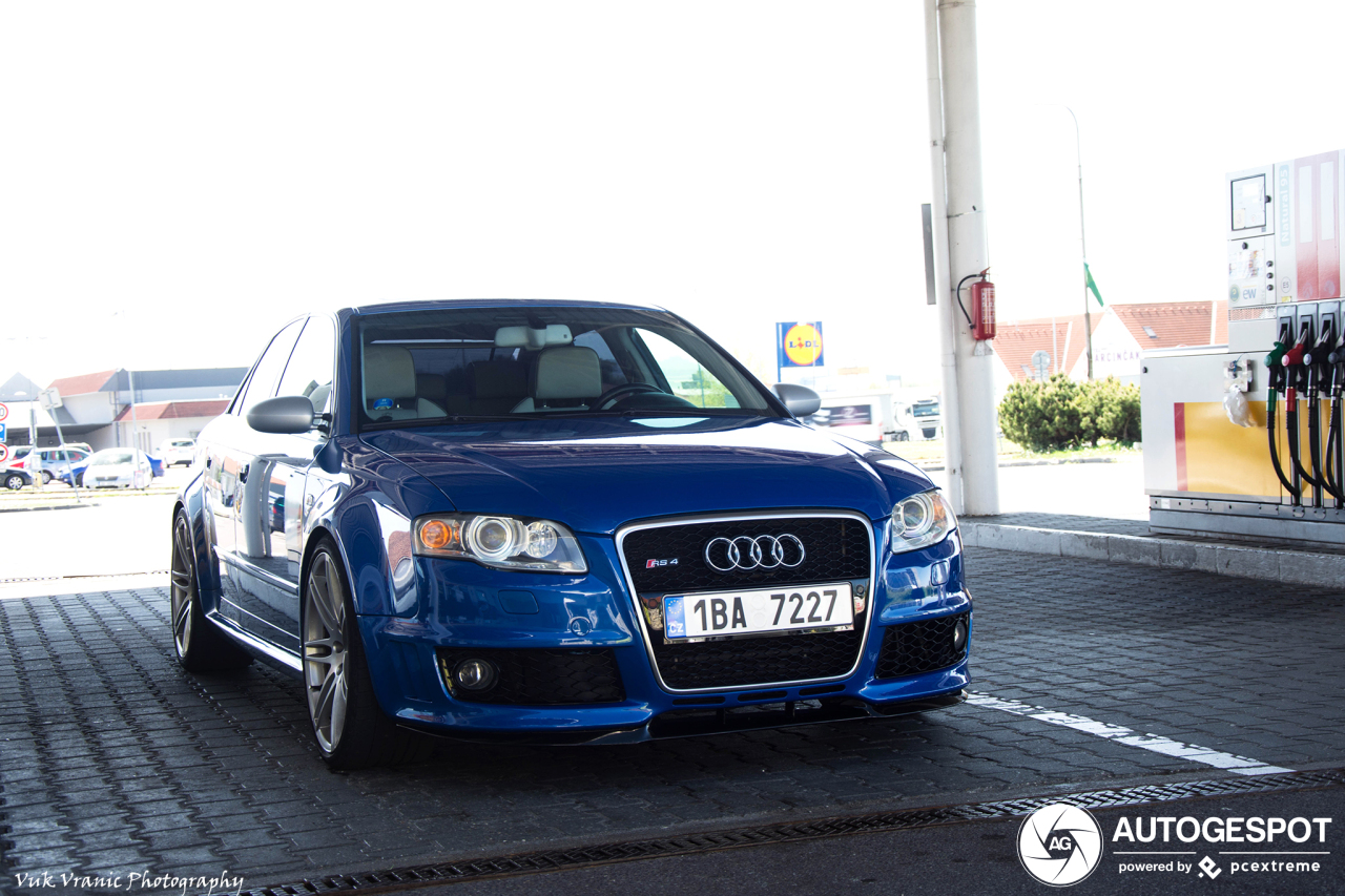 Audi RS4 Sedan