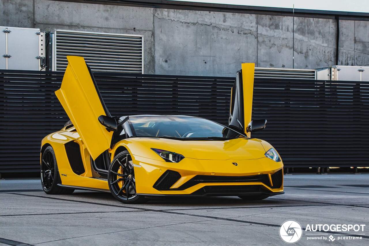 Lamborghini Aventador S LP740-4 Roadster