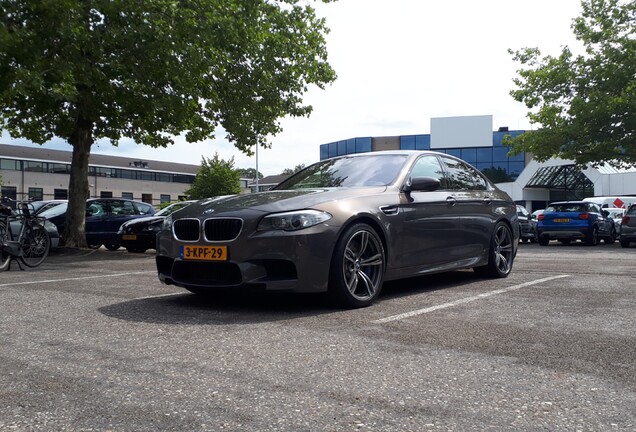 BMW M5 F10 2011