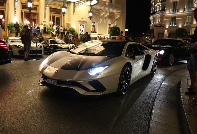 Lamborghini Aventador S LP740-4