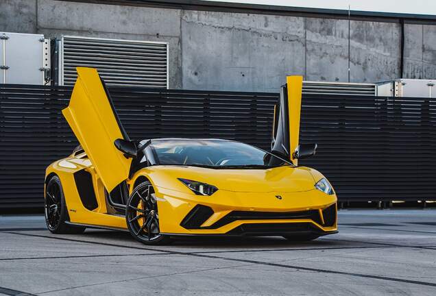 Lamborghini Aventador S LP740-4 Roadster